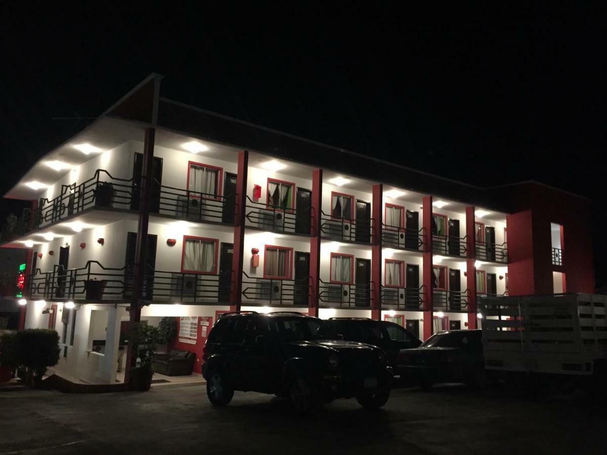 Hotel Descanso Inn ティファナ エクステリア 写真